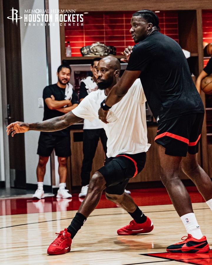 季后赛三分命中率45%，火箭队三分炮台+饼皇，复制德安东尼战术